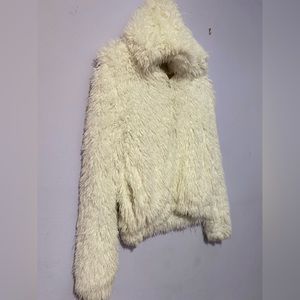 Warm white sweater, Size M, oversize style.